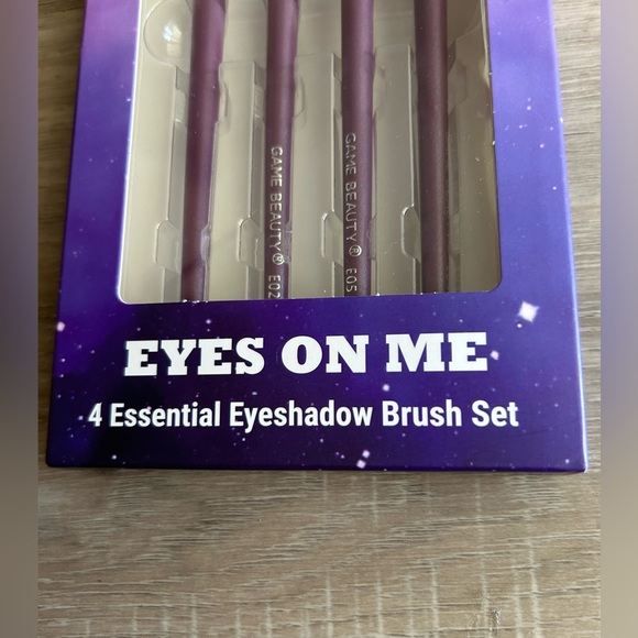 NIB Game Beauty Eyes On Me 4 Essential Eyeshadow Brush Set - Picture 3 of 6
